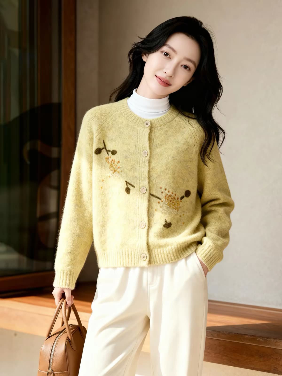 2026 년 가을 한 부서 꽃 자수 패션 작은 대중 다용도 문예 라운드 넥 자수 슬림해 보이는 니트 오픈 가디건 상세 이미지 2