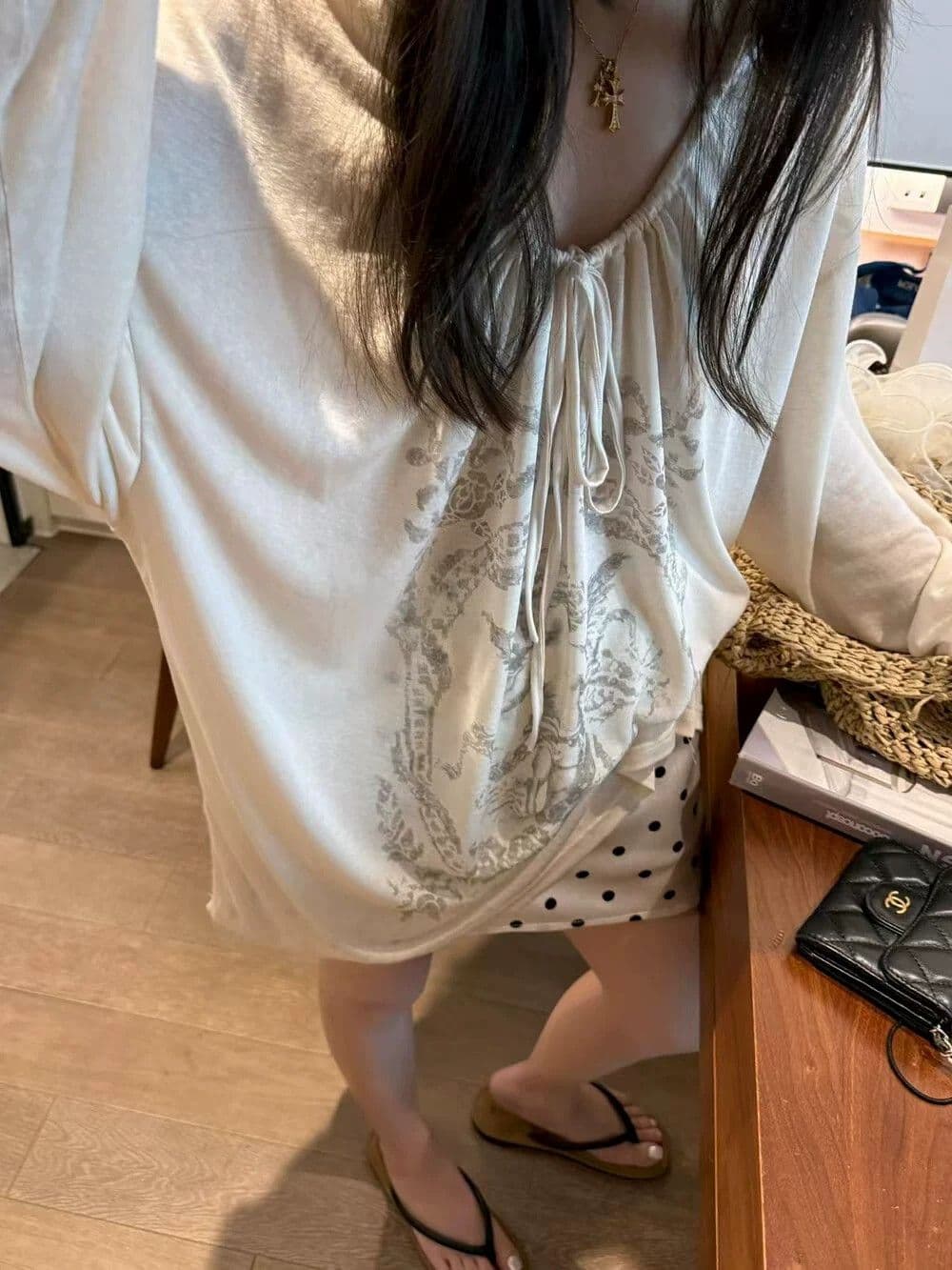 성분 65 면 35 폴리에스터 섬유 프린트 레이스업 대 u 칼라 캐주얼 느긋한 긴팔 티셔츠 여성 루즈핏 블라우스 상세 이미지 4