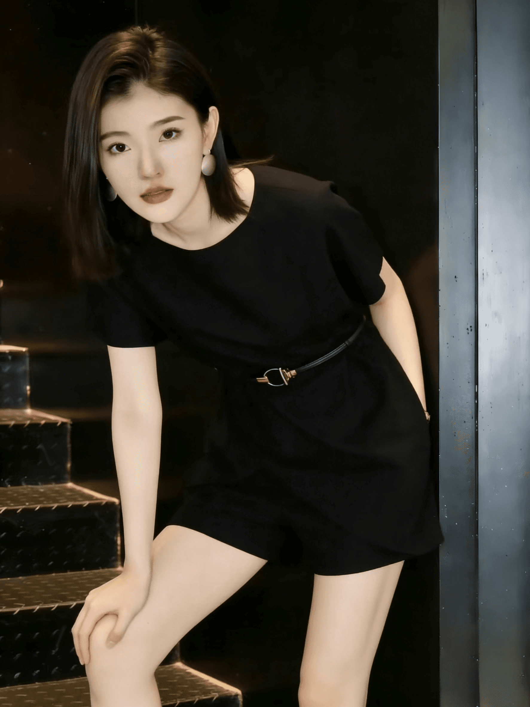 고급 센스 검정색 불규칙 맨위 여성 여름 새로운 허리 수축 슬림해 보이는 품격 출퇴근 반팔 쉬폰 블라우스 상세 이미지 5
