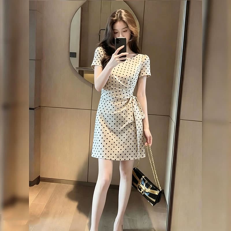 부드러운 바람 도트 무늬 여성 드레스 2026 여름 새로운 디자인 센스 레이스업 주름 품격 허리 수축 슬림해 보이는 A라인 스커트 상세 이미지 2