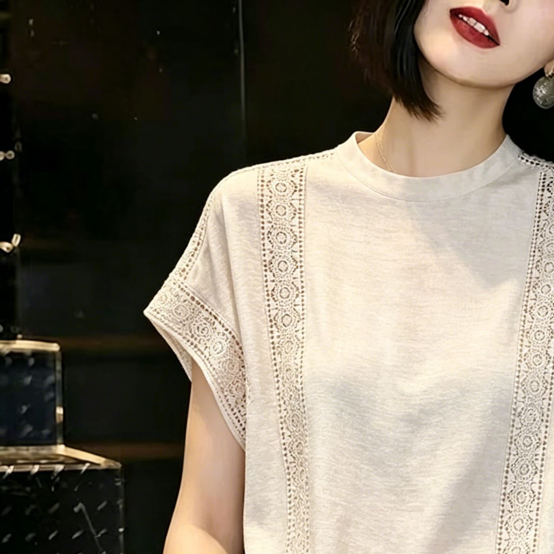 2026 여름 새로운 패션 반팔 여성 셔츠 프랑스식 레이스 조각 홀로우 아웃 루즈핏 라운드 넥 맨위 품격 작은 셔츠 이미지 2