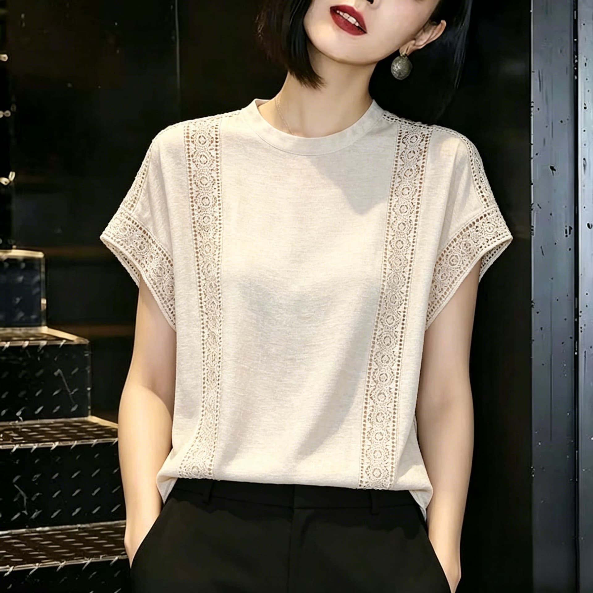2026 여름 새로운 패션 반팔 여성 셔츠 프랑스식 레이스 조각 홀로우 아웃 루즈핏 라운드 넥 맨위 품격 작은 셔츠 상세 이미지 2