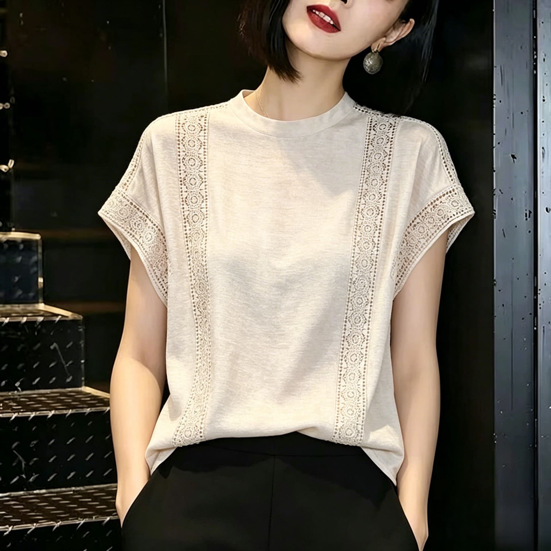 2026 여름 새로운 패션 반팔 여성 셔츠 프랑스식 레이스 조각 홀로우 아웃 루즈핏 라운드 넥 맨위 품격 작은 셔츠 상세 이미지 3