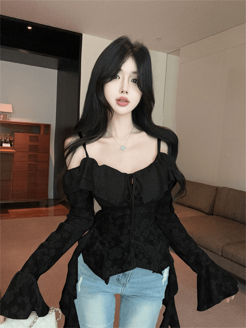 실사 여름 깊은 V 넥 패치워크 프릴 몸매 가꾸기 불규칙 오프숄더 나팔 소매 섹시함 자수 조끼 슬립 이미지 4
