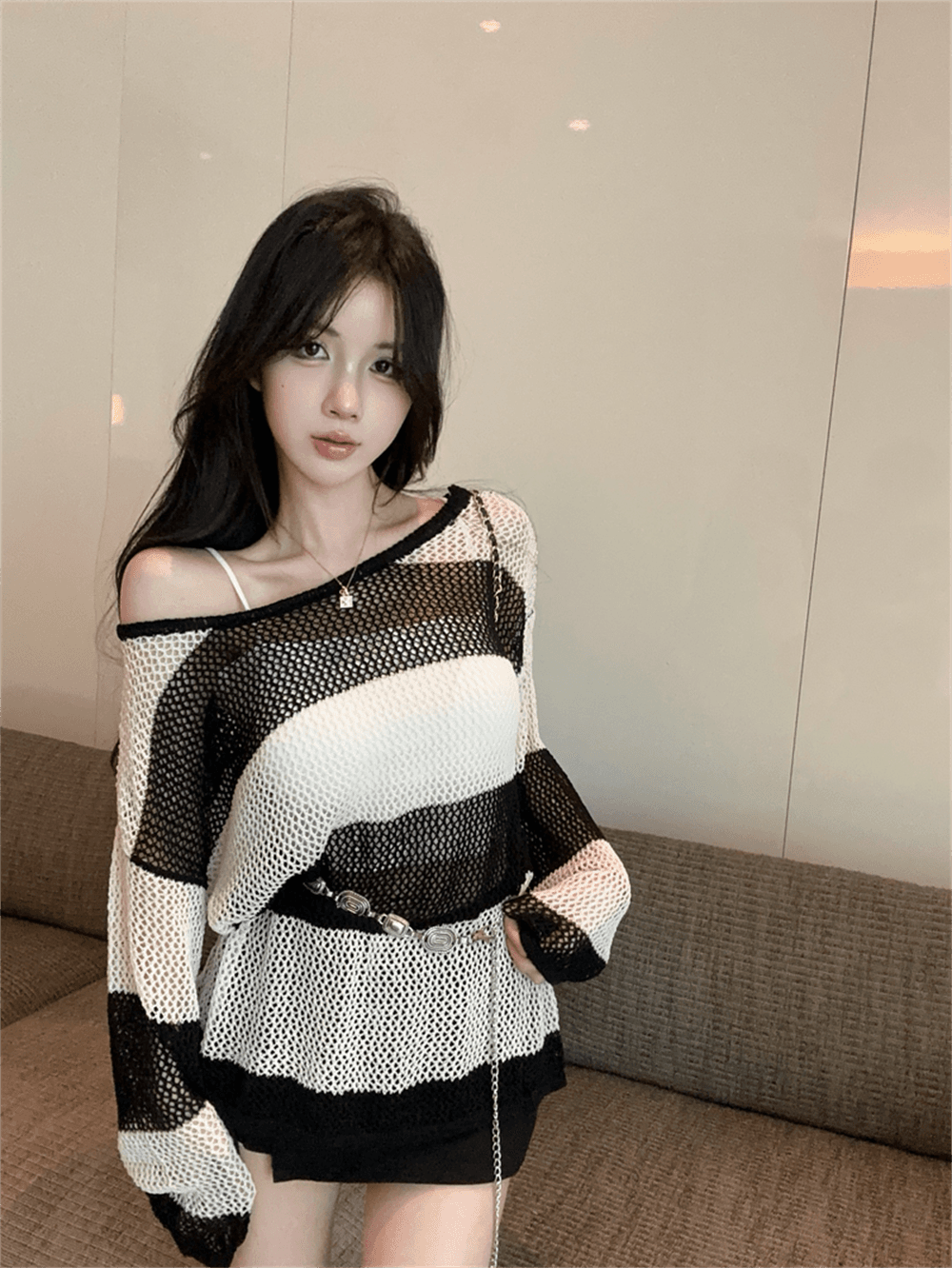 실사 느긋한 바람 라운드 넥 긴팔 스트라이프 니트 스웨터 품격 백리스 디자인 센스 홀로우 아웃 벨트 포함