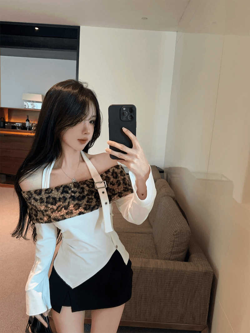 실사 핫걸 바람 오프숄더 보트넥 패치워크 행침 목 스타일 불규칙 배색 레오파드 무늬 털이 있고 두꺼운 쇼트 스타일 티셔츠 상세 이미지 3