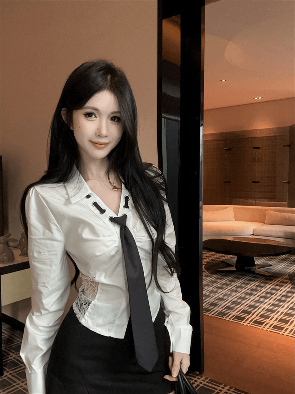 실사 봄 가을 V넥 패치워크 거품 소매 레이스 홀로우 아웃 불규칙 달콤함 경기 넥타이 쇼트 스타일 싱글 줄 버튼 셔츠 이미지 2