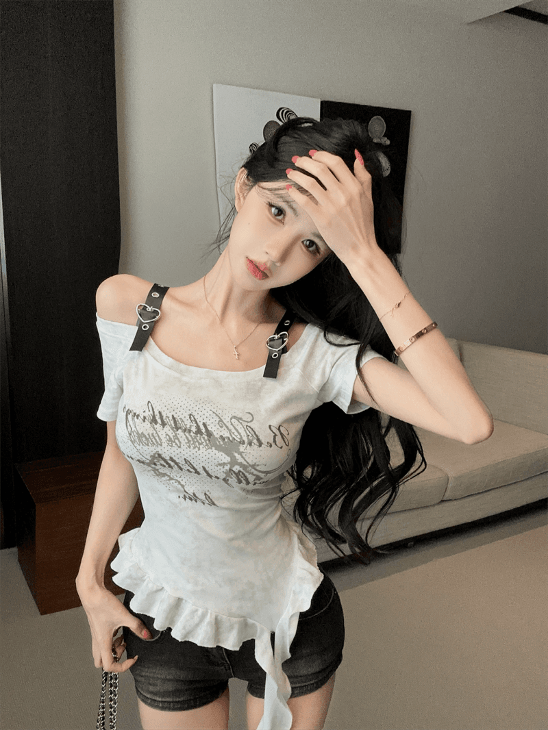 실사 여름 달콤함 디자인 센스 비스듬한 칼라 패치워크 어깨끈 알파벳 반팔 불규칙 카모플라주 프릴 티셔츠 트렌디 상세 이미지 5
