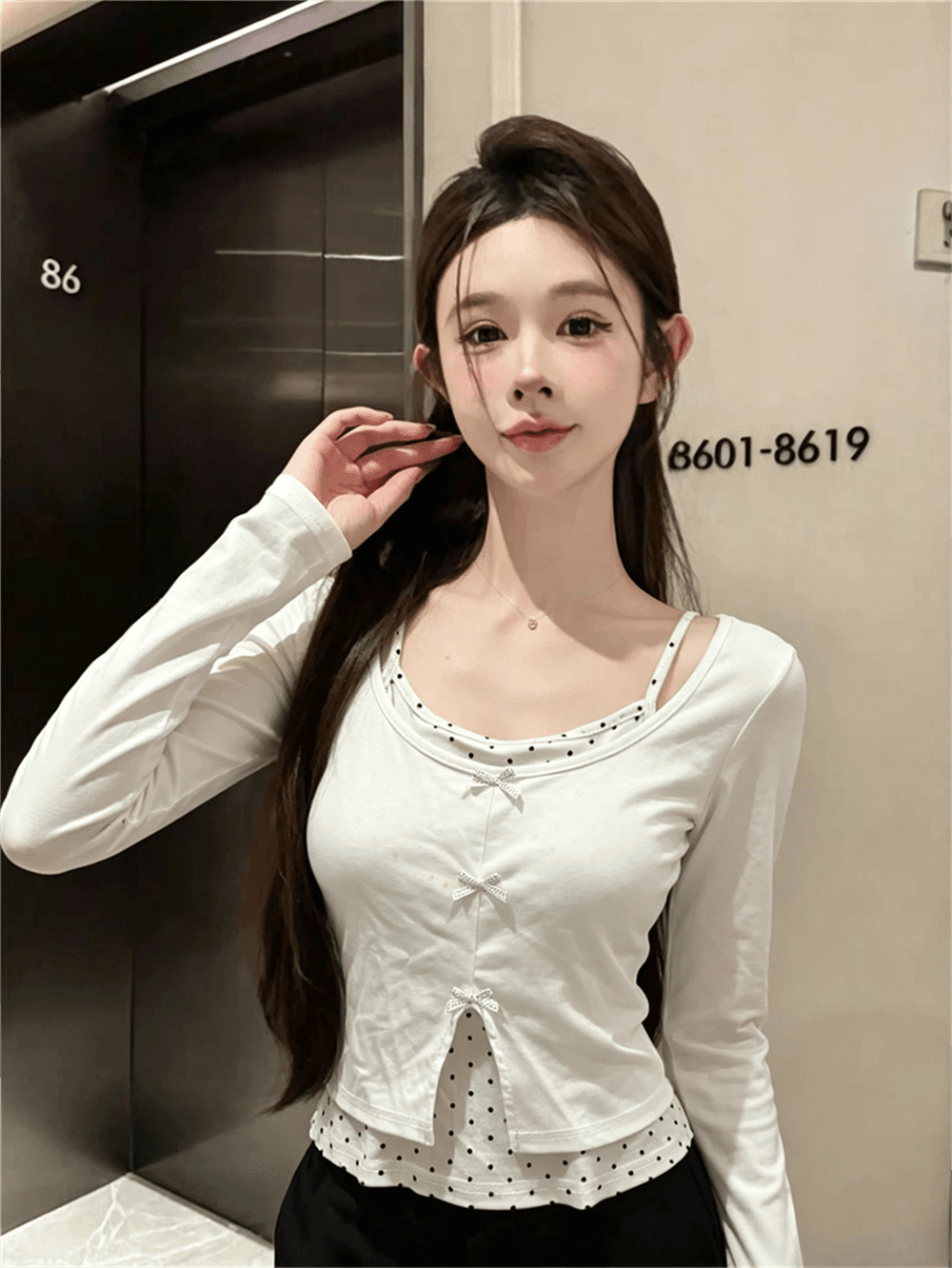 실사 가을 낮음 라운드 넥 패치워크 도트 무늬 행침 목 스타일 레이스업 몸매 가꾸기 긴팔 나비 매듭 페이크 레이어드 풀오버 티셔츠 이미지 2