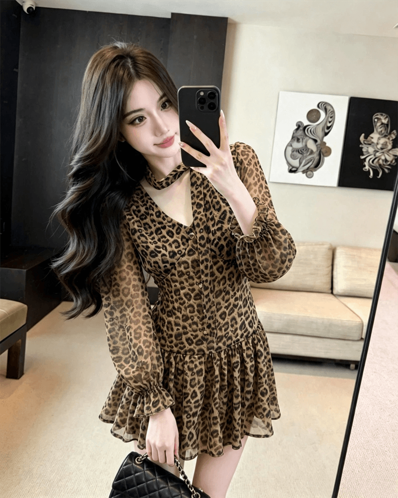 실사 봄 가을 프랑스식 V넥 섹시함 허리 수축 중간 길이 경기 스카프 티셔츠 순수한 욕망 바람 레오파드 무늬 거품 소매 드레스 상세 이미지 2