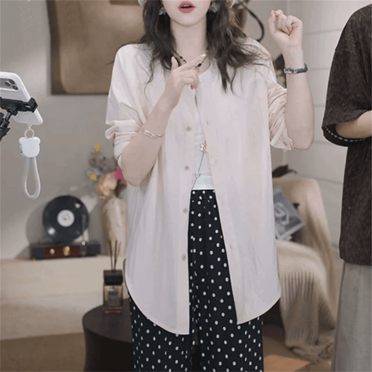 분말 안개 롤랜드 26 봄 편안함 슬림해 보이는 라이트 핑크 셔츠 도트 무늬 허리밴드 검정색 와이드 레그 팬츠 투피스 세트 이미지 2
