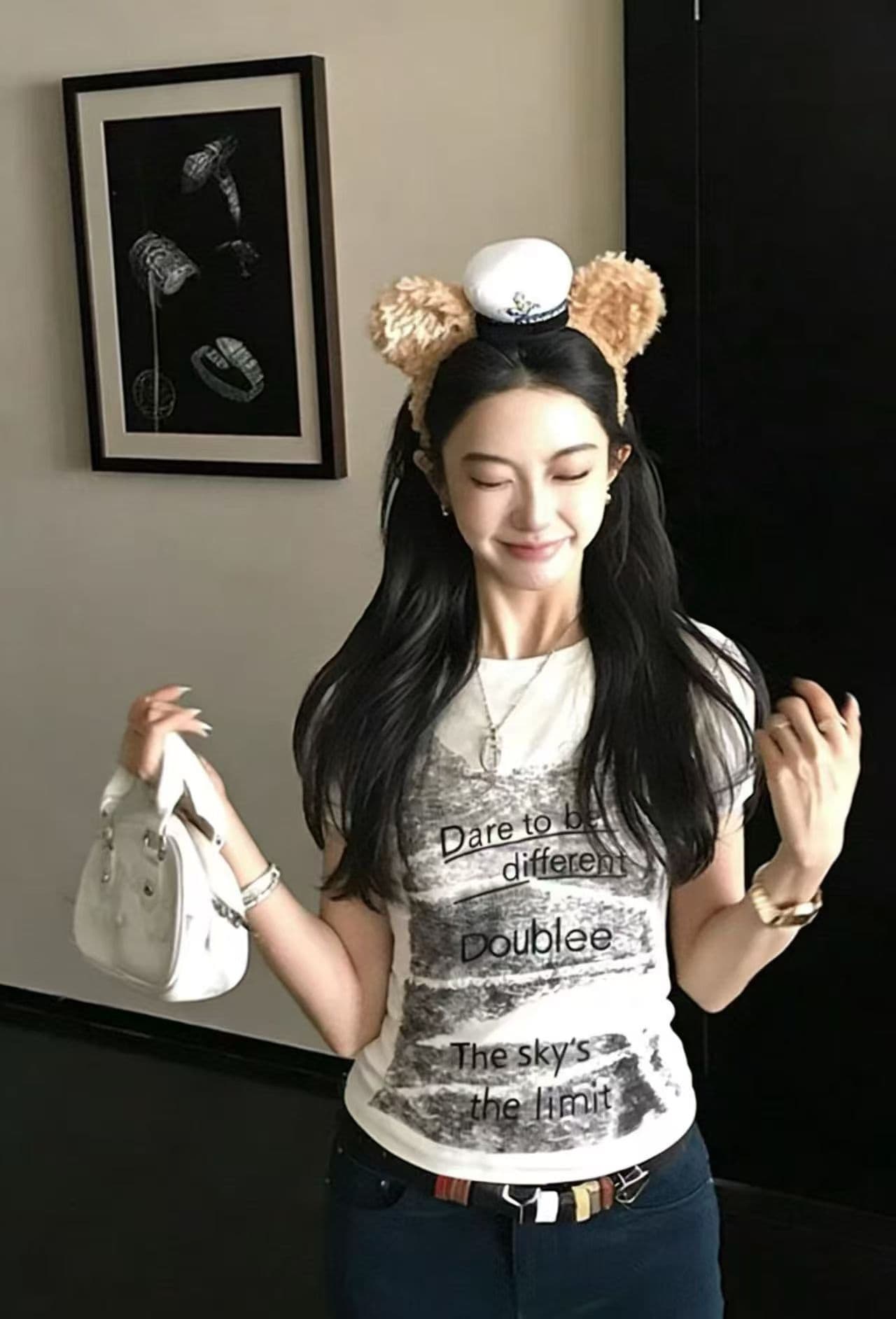 2026 여름 새로운 패션 라운드 넥 알파벳 프린트 반팔 티셔츠 여성 디자인 센스 몸매 가꾸기 슬림해 보이는 다용도 맨위 상세 이미지 3
