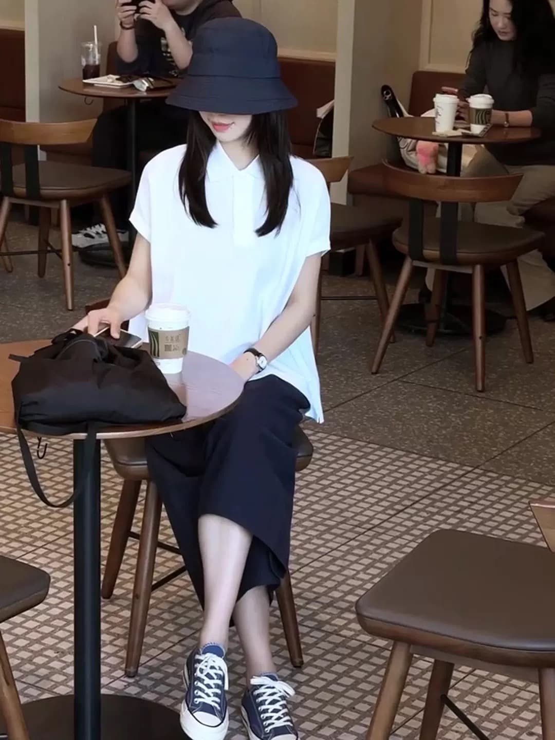 한 부서 루즈핏 캐주얼 운동 화이트 POLO 칼라 반팔 티셔츠 하이웨이스트 와이드 레그 팬츠 세트 여성 초여름 이미지 4