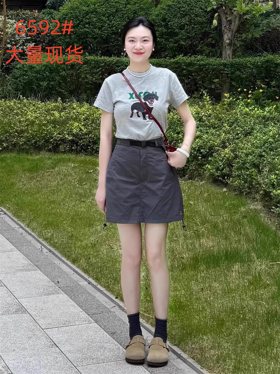 전체 집합 ootd 착용 가져 가라. 연령 감소 느긋한 출퇴근 캐주얼 강아지 프린트 반팔 티셔츠 미니 스커트 세트 여성 여름