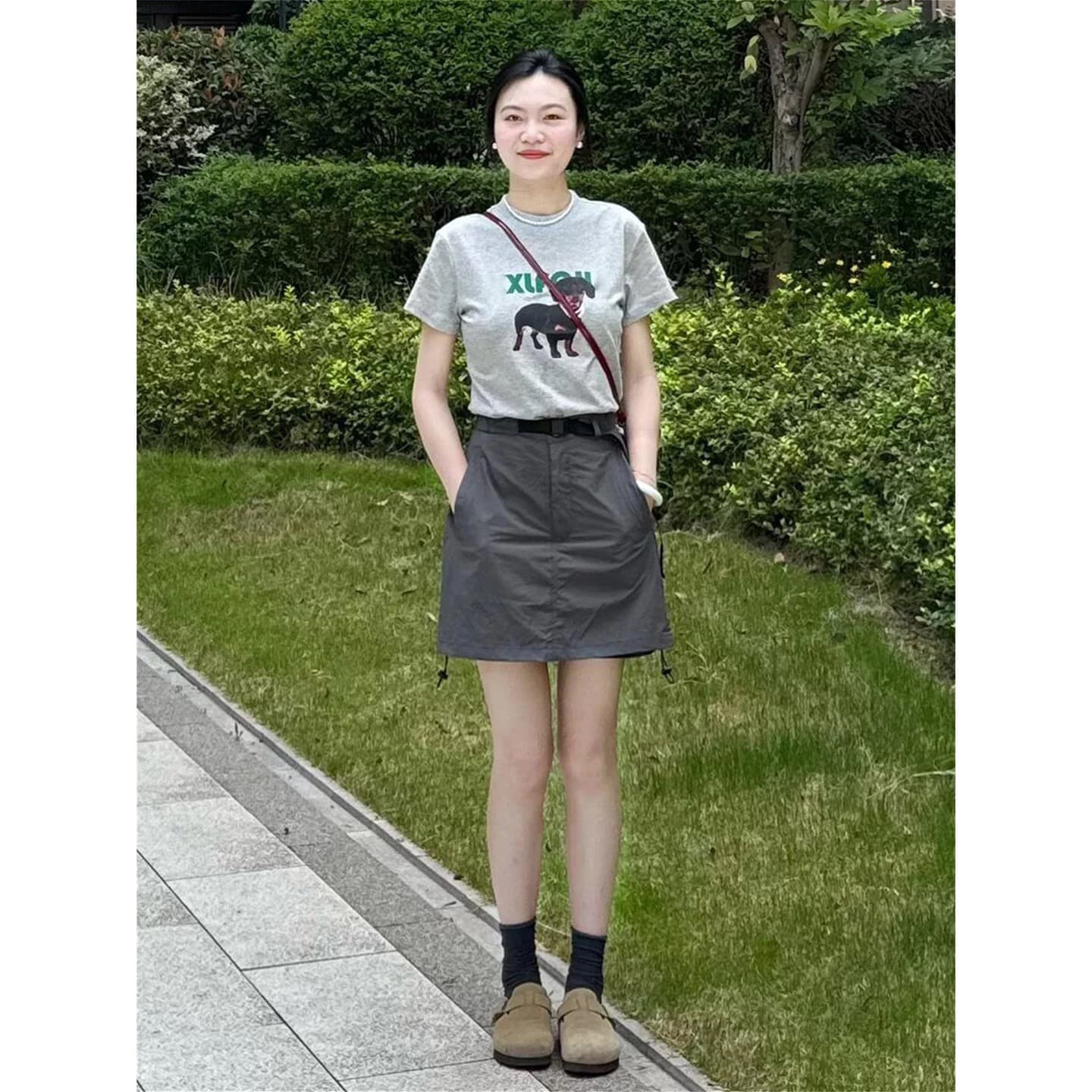 전체 집합 ootd 착용 가져 가라. 연령 감소 느긋한 출퇴근 캐주얼 강아지 프린트 반팔 티셔츠 미니 스커트 세트 여성 여름 상세 이미지 4