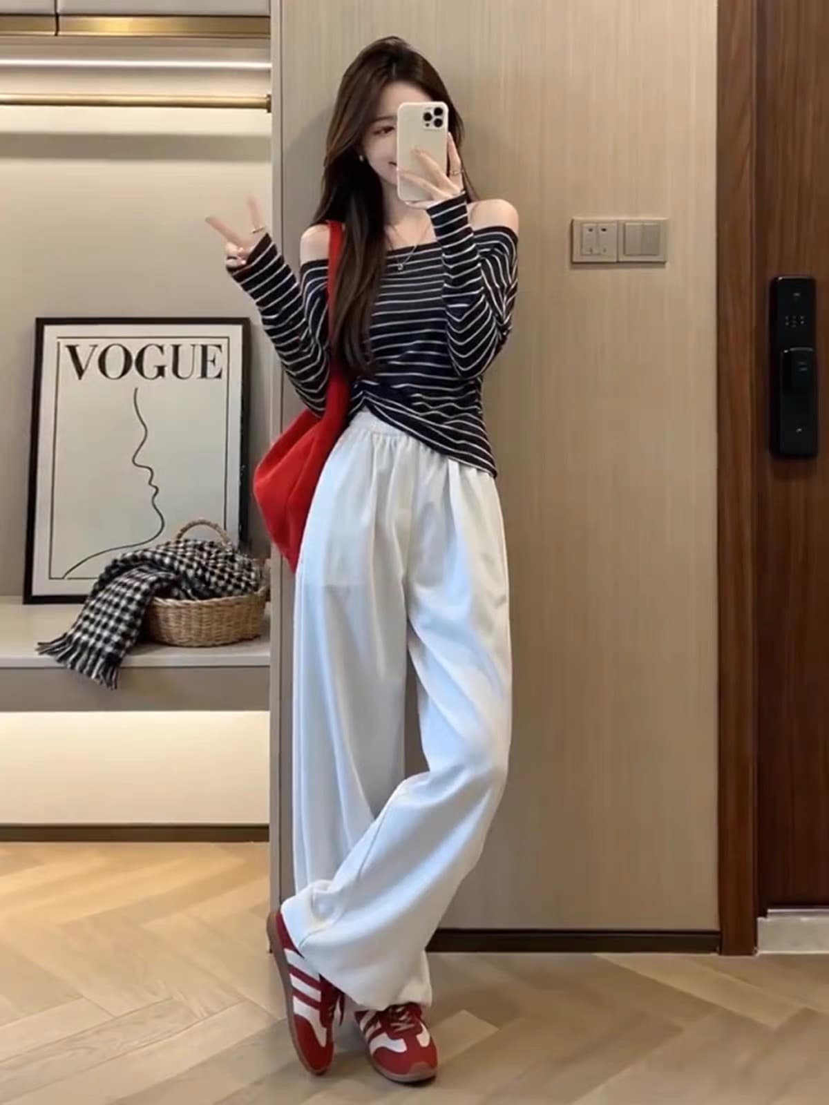 한 부서 자이언트 잘 생긴 ootd 착용 가져 가라. 전체 집합 2026 가을 스트라이프 오프숄더 맨위 바지 이른 가을 세트 여성 이미지 2