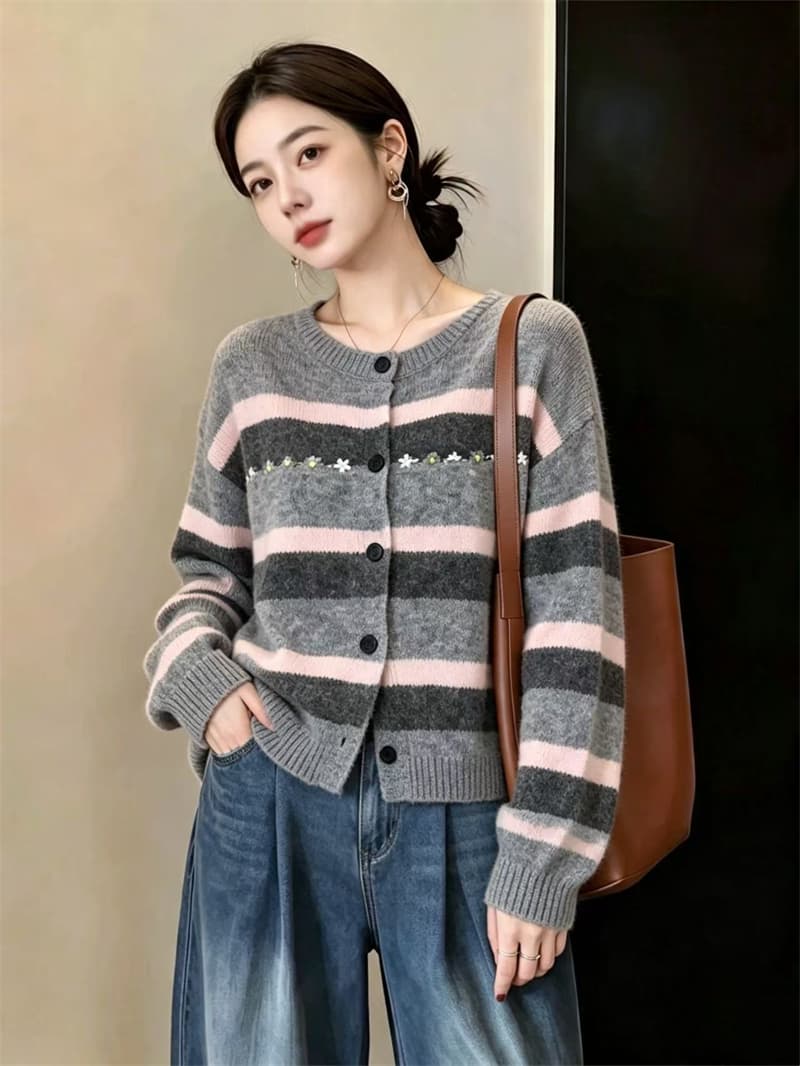 실사 빅 사이즈 프랑스식 레트로 스트라이프 자수 연령 감소 라운드 넥 배색 다용도 루즈핏 슬림해 보이는 니트 스웨터 스웨터 상세 이미지 2