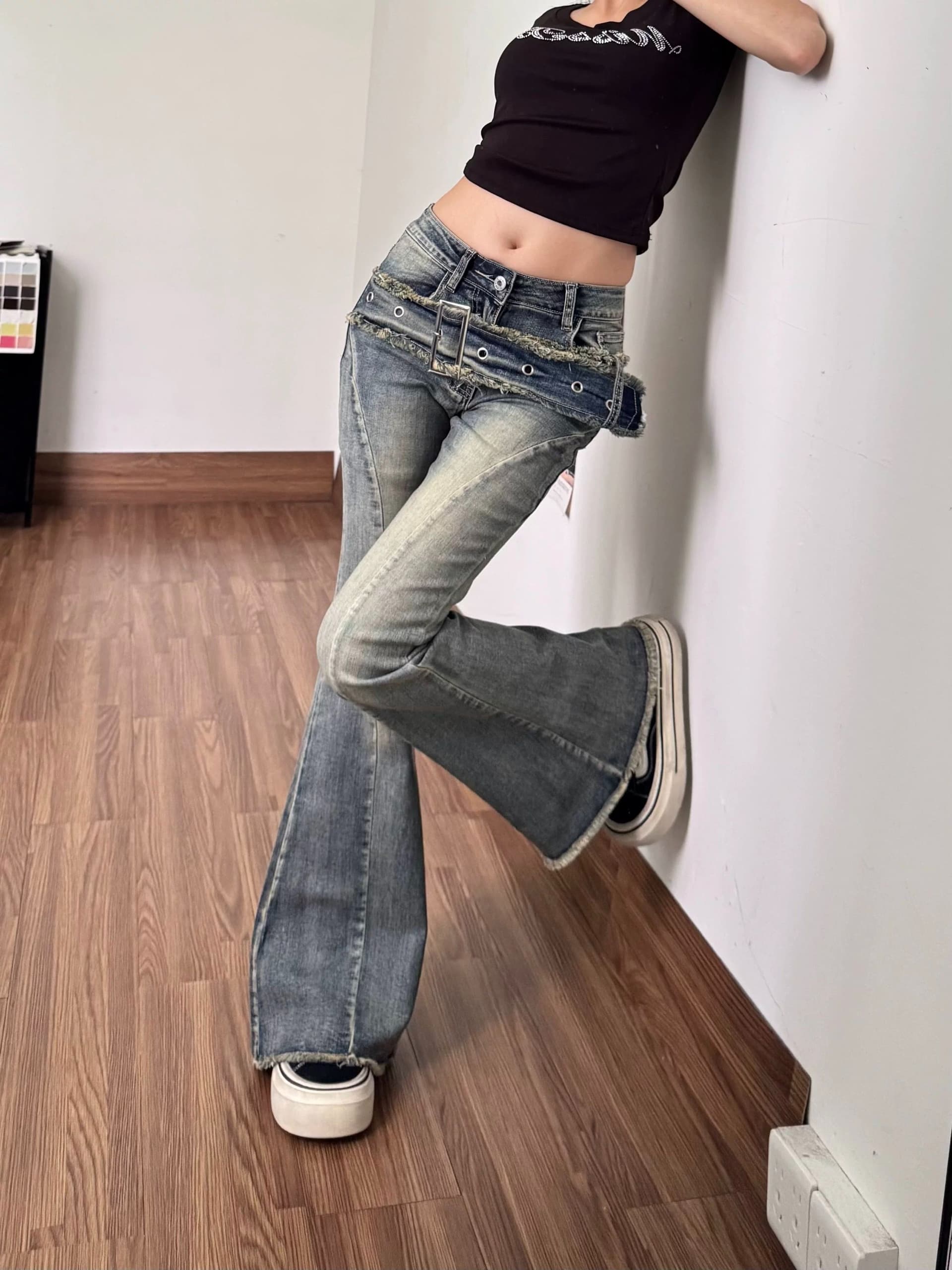 핫걸 바람 벨트 거친 가장자리 디자인 슬림해 보이는 마이크로 나팔 청바지 바지 여자 2026 여름 새로운 나팔 바지 상세 이미지 9
