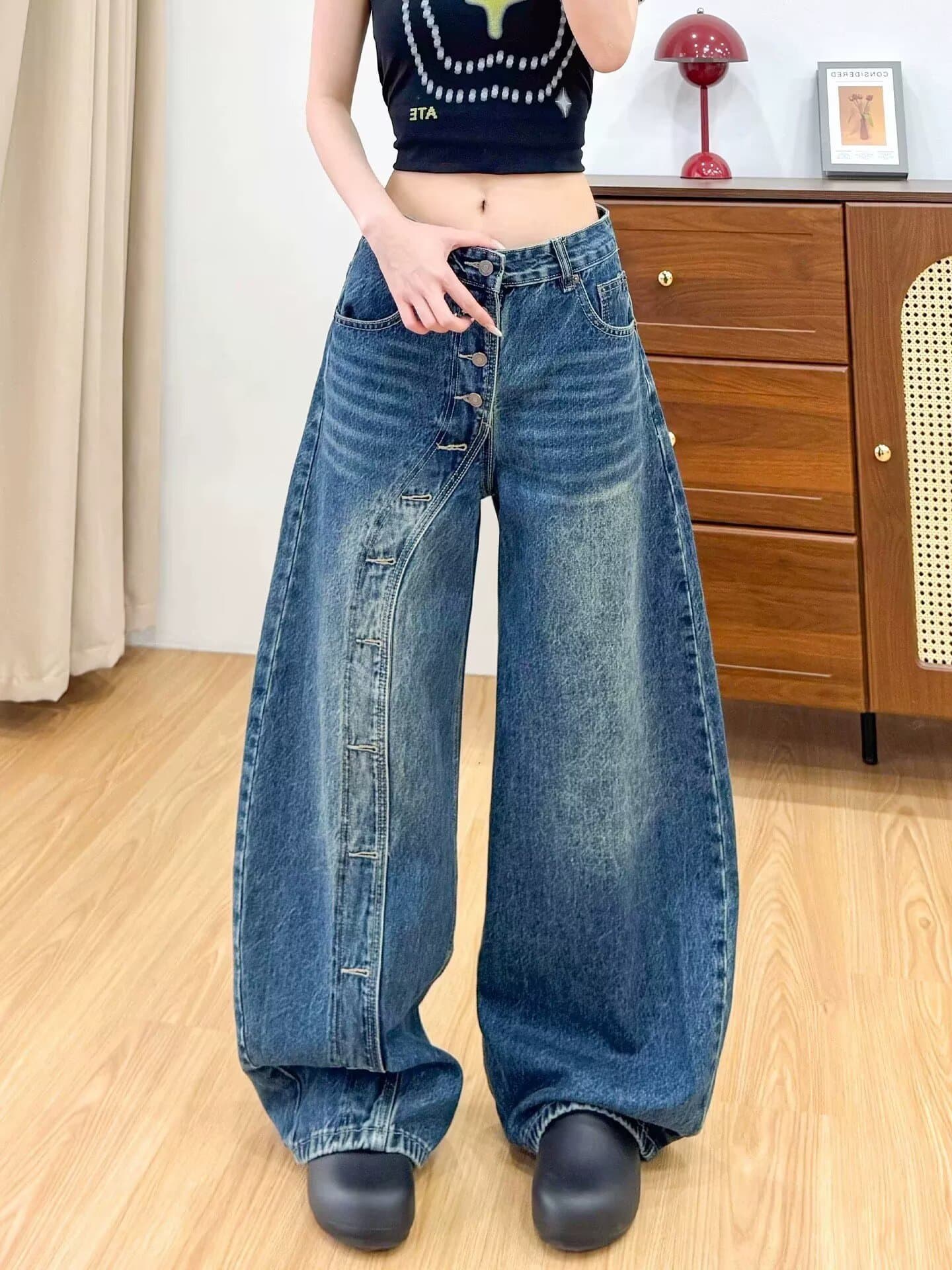 아메리칸 음악 완방 핫걸 루즈핏 느긋한 느슨함 센스 청바지 여성 디자인 센스 워싱 기타 단추 바닥 청소 긴 바지 이미지 2