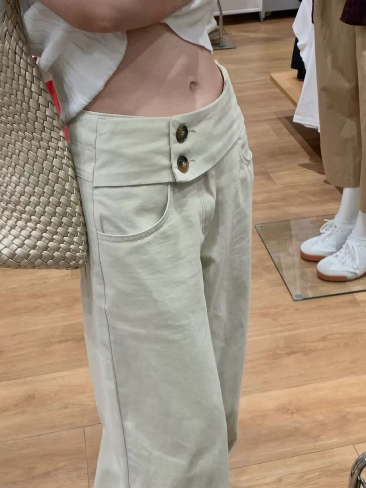더블 버클 허리 머리 넓은 다리 캐주얼 바지 여성 2026 새로운 여름 얇은 스타일 루즈핏 슬림해 보이는 도루 센스 스트레이트 바닥 청소 바지 이미지 3