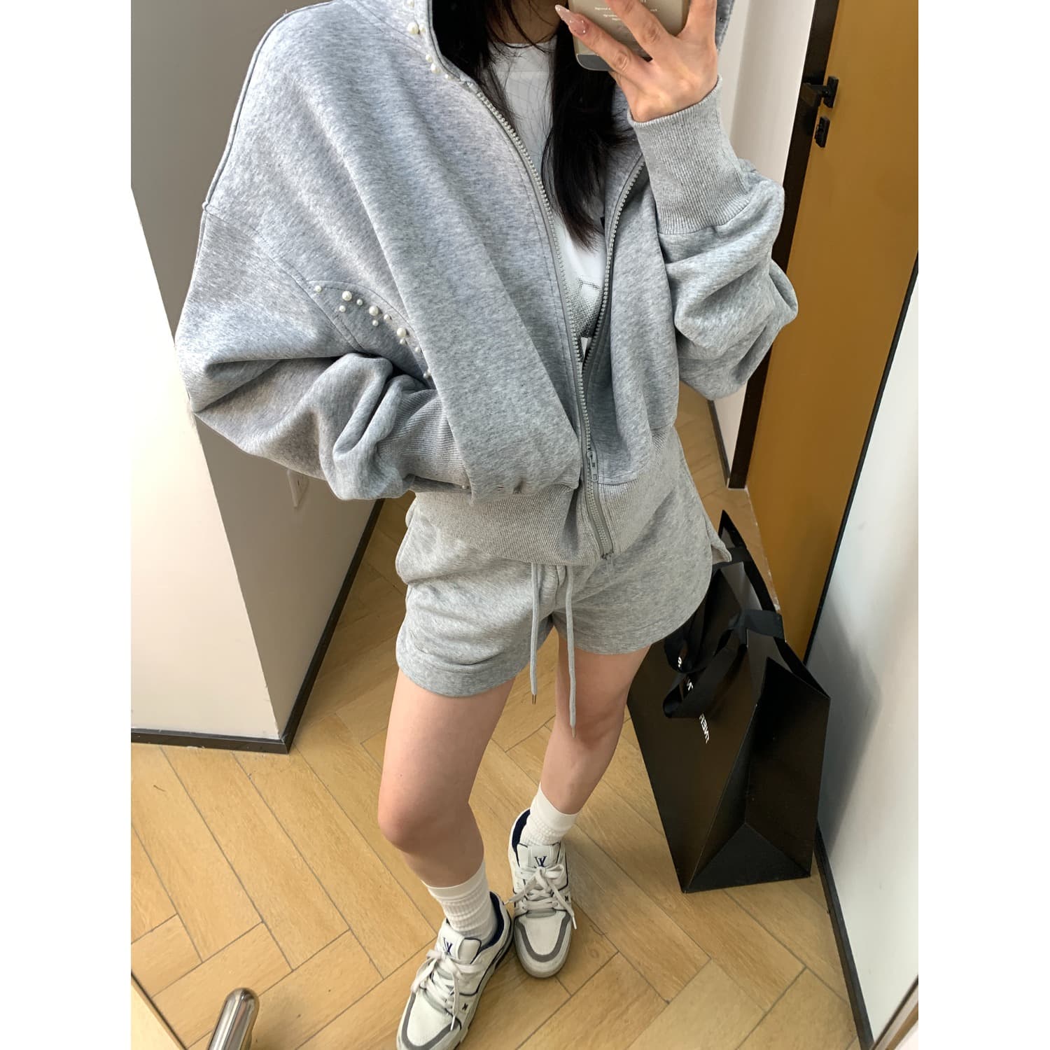 봄 가을 검은 옷 아메리칸 작은 대중 디자인 못 진주 쇼트 스타일 후드 여성 코트 레트로 몸매 가꾸기 재킷 오픈 가디건 후드티 상세 이미지 8