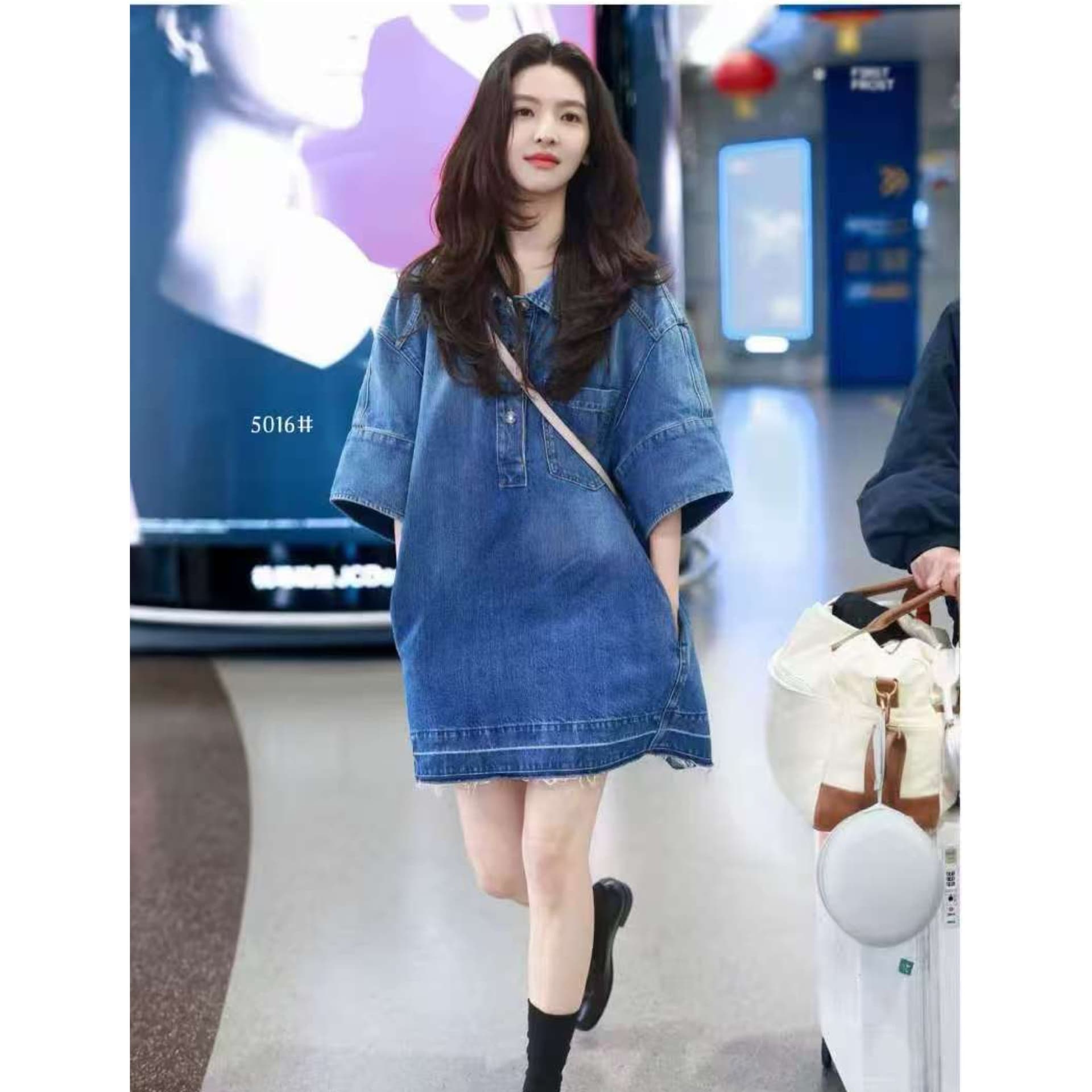 챕터 만약 난 같은 단락 반팔 데님 여성 드레스 2026 여름 루즈핏 슬림해 보이는 품격 얇은 스타일 한 마디 중간 길이 스커트 이미지 2