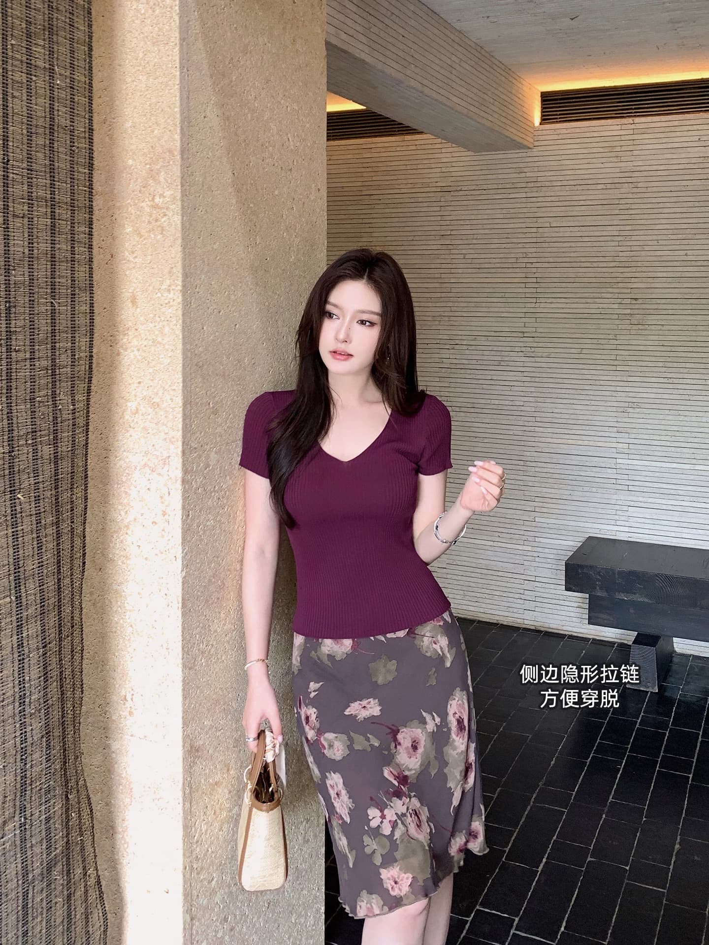 린 닫기 보라색 V넥 구덩이 기사 반팔 니트 스웨터 여성 여름 품격 몸매 가꾸기 슬림해 보이는 쇼트 스타일 긍정적 인 어깨 티셔츠 맨위 이미지 2