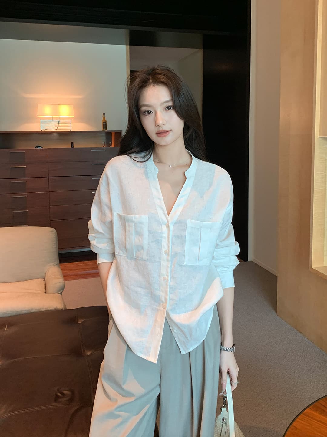 양성 이야기 오래된 돈 바람 파란색 V넥 루즈핏 얇은 스타일 긴팔 여성 셔츠 2026 여름 슬림해 보이는 자외선 차단 셔츠 이미지 3