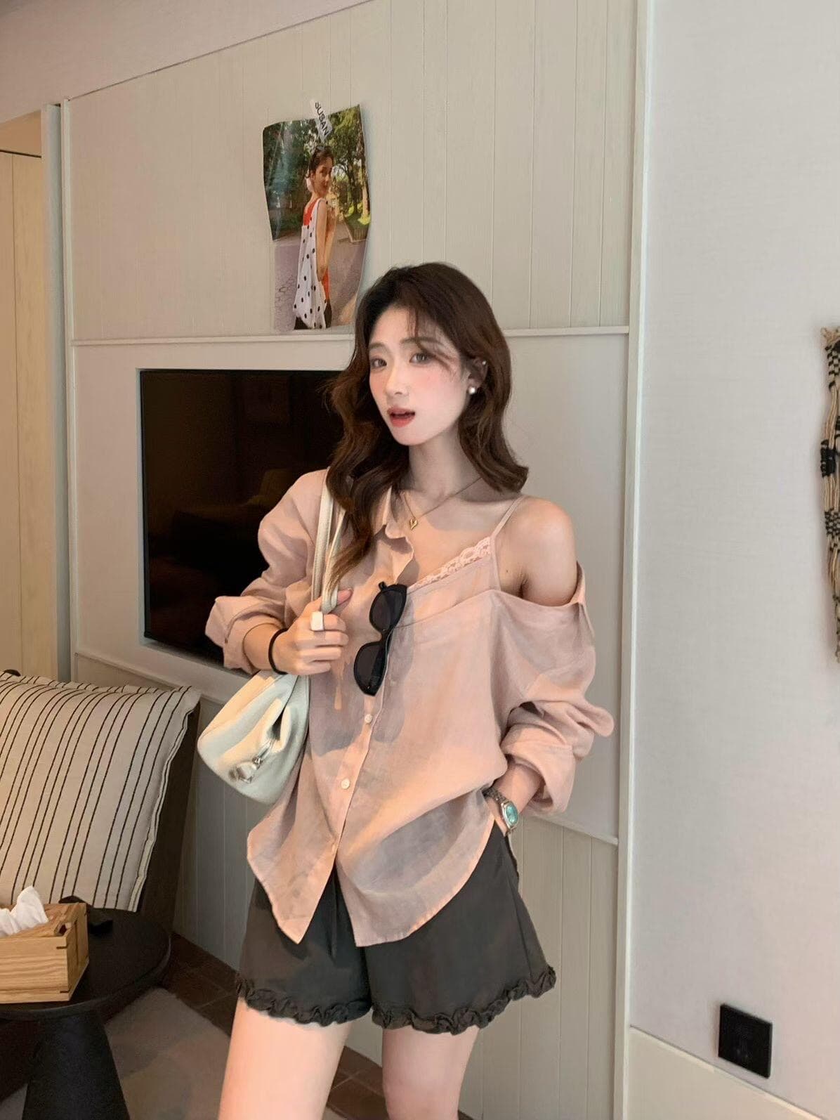 한 부서 부드러운 바람 레이스 조각 오프숄더 페이크 레이어드 여성 셔츠 여름 디자인 센스 루즈핏 얇은 스타일 긴팔 셔츠 이미지 3