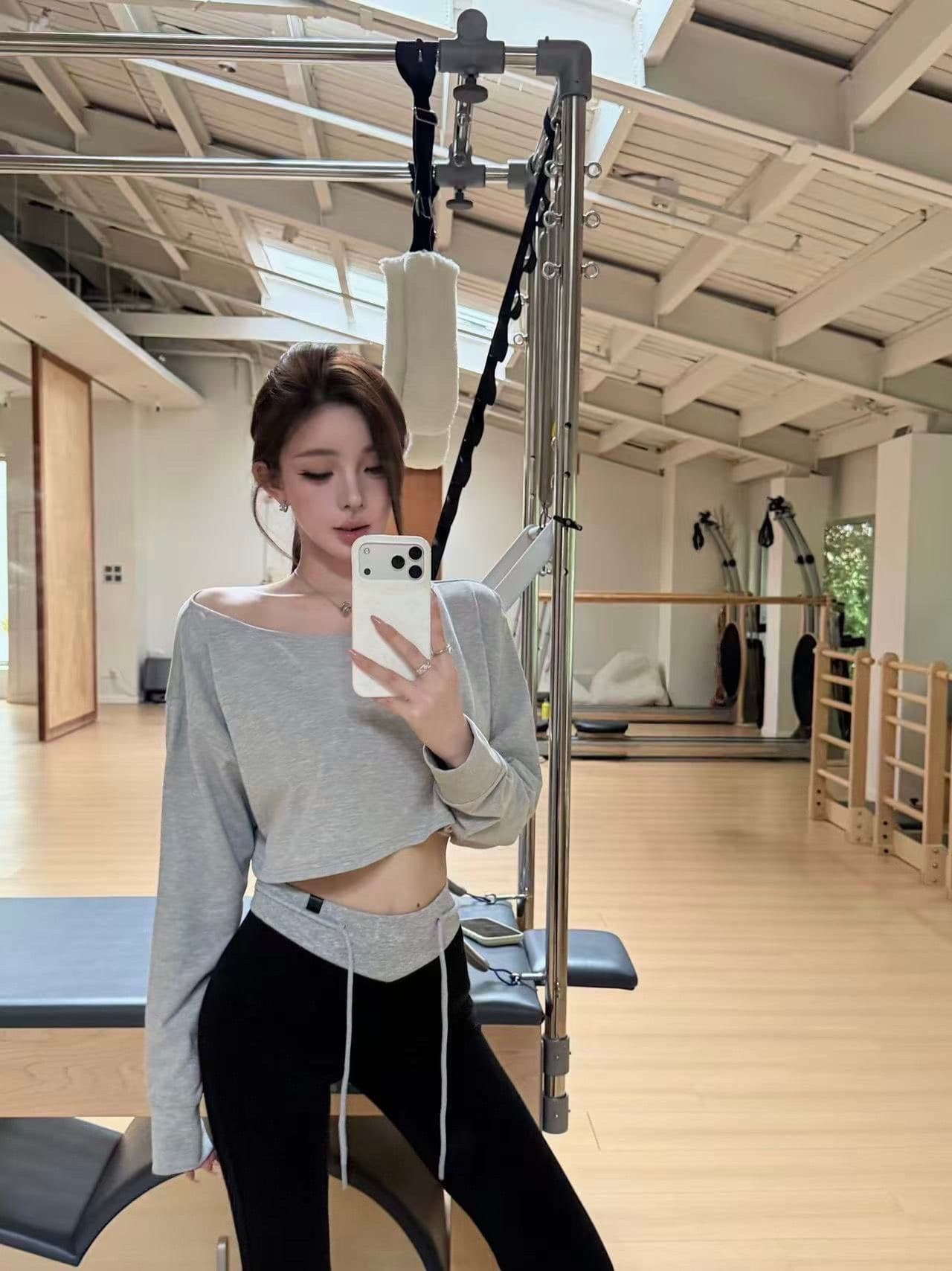 디스크 디스크 공격하다 약간 작음 예쁜 허리 쇼트 스타일 긴팔 티셔츠 여성 가을 맨위 패치워크 색상 나팔 긴 바지 투피스 세트 이미지 2