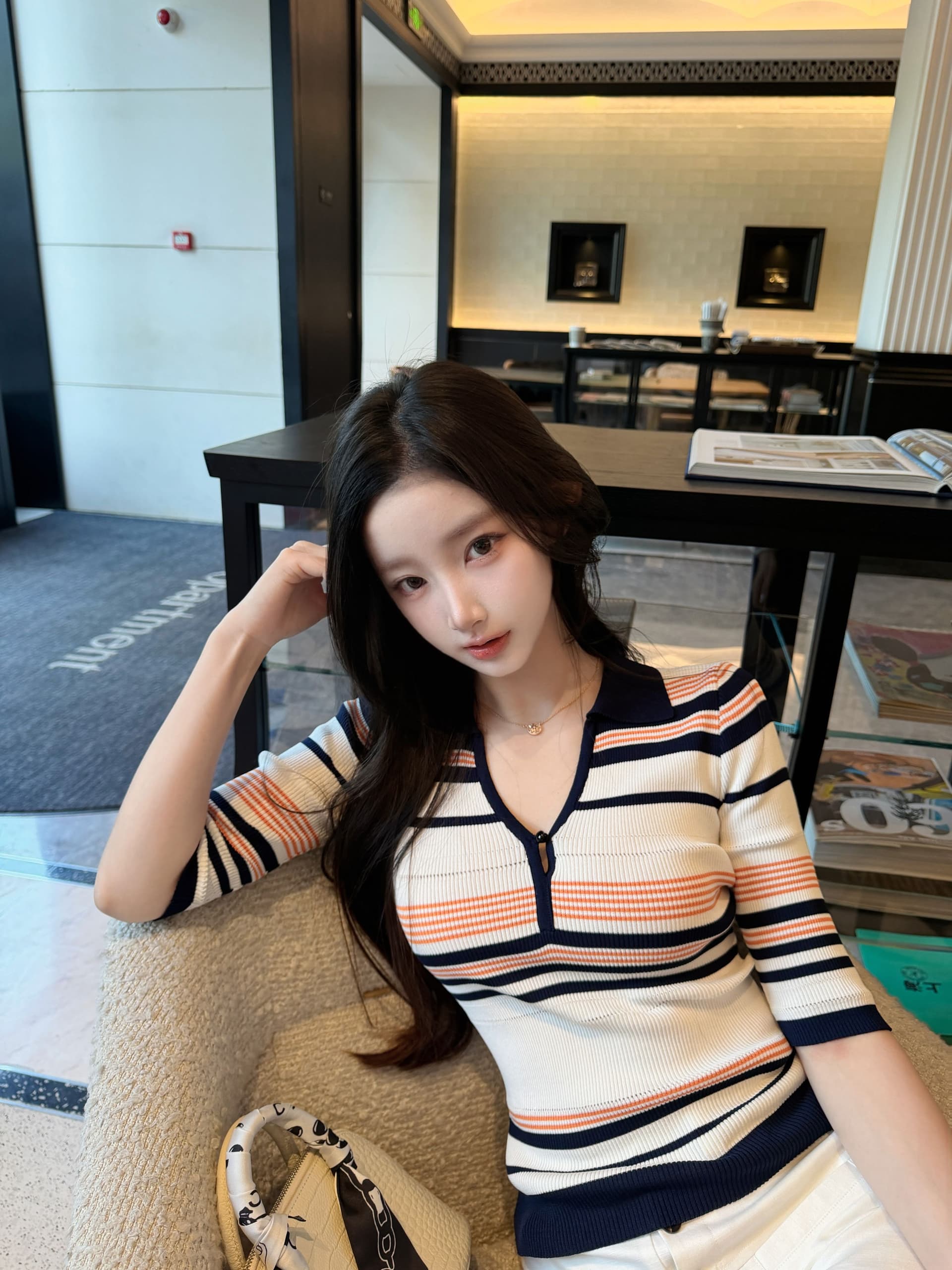 okmashop 오래된 돈 출퇴근 원단 단단한 실제로 질감 긍정적 인 어깨 중간 소매 배색 몸매 가꾸기 스트라이프 니트 스웨터 이미지 4