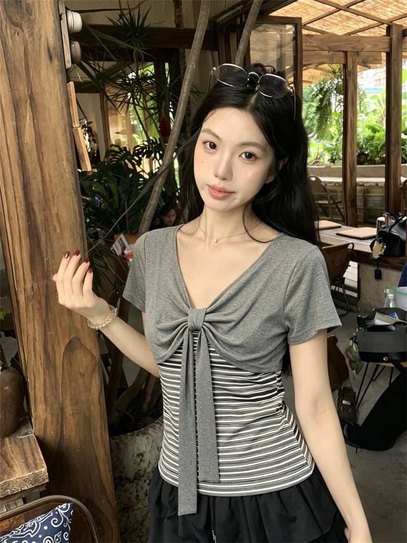 실사 프랑스식 나비 기계 V넥 반팔 티셔츠 여성 여름 새로운 페이크 레이어드 한 부서 착용 가져 가라.
