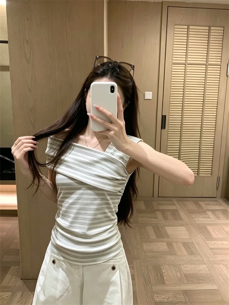 실사 한 부서 미니멀리즘 작은 대중 레트로 스트라이프 비스듬한 어깨 보트넥 민소매 티셔츠 여성 디자인 센스 맨위 상세 이미지 3