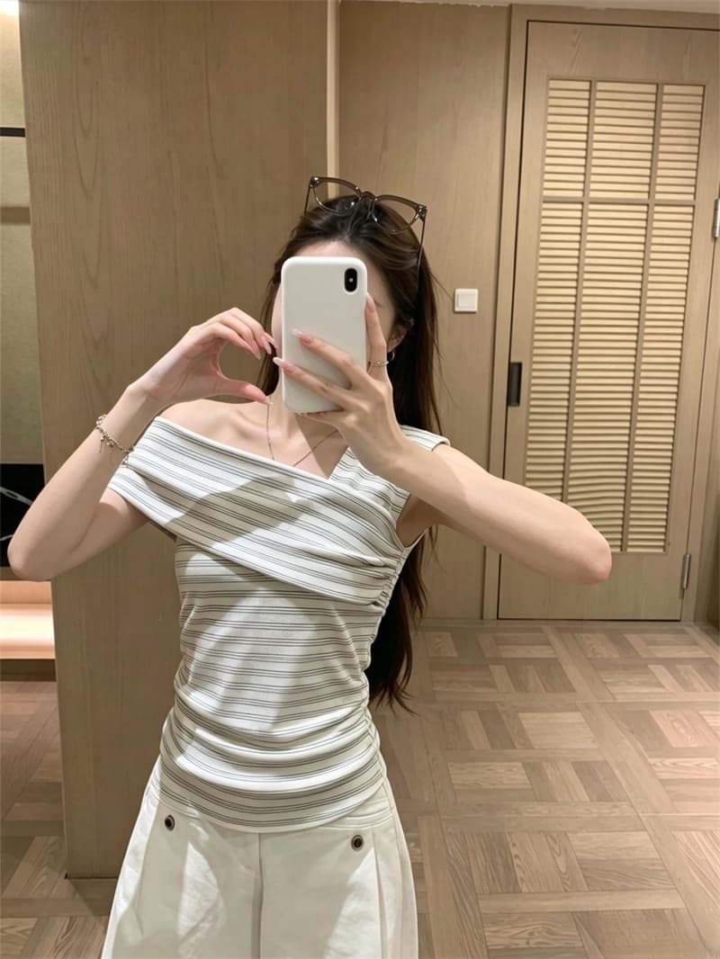 실사 한 부서 미니멀리즘 작은 대중 레트로 스트라이프 비스듬한 어깨 보트넥 민소매 티셔츠 여성 디자인 센스 맨위 상세 이미지 4