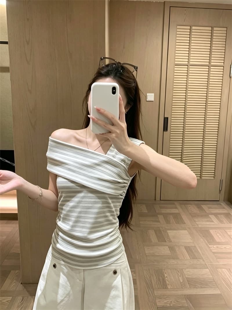실사 한 부서 미니멀리즘 작은 대중 레트로 스트라이프 비스듬한 어깨 보트넥 민소매 티셔츠 여성 디자인 센스 맨위 상세 이미지 6