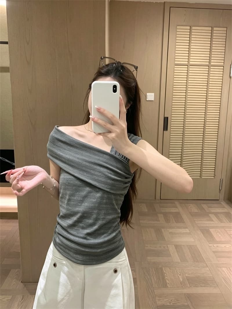 실사 한 부서 미니멀리즘 작은 대중 레트로 스트라이프 비스듬한 어깨 보트넥 민소매 티셔츠 여성 디자인 센스 맨위 상세 이미지 8