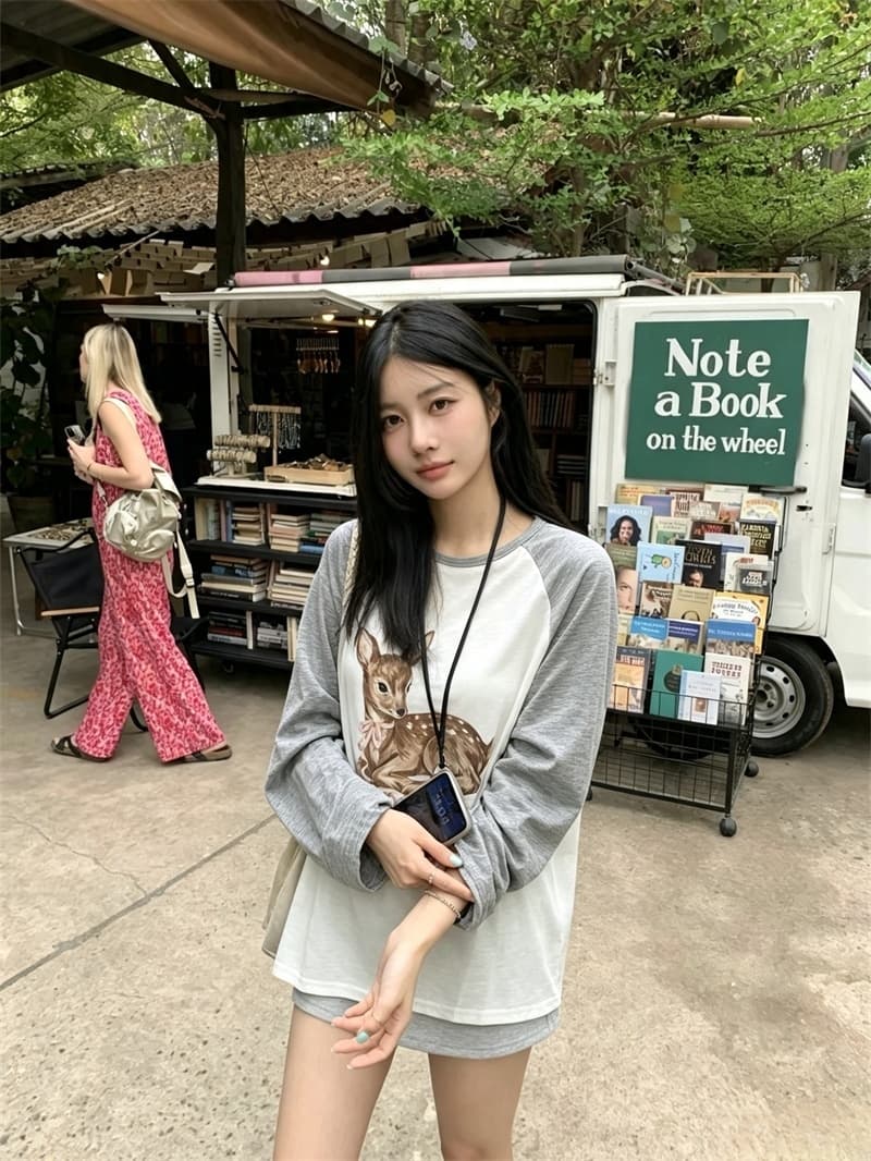 실사 귀여운 작은 사슴 인쇄 플라워 인서트 어깨 소매 만나는 티셔츠 여성 상세 이미지 2