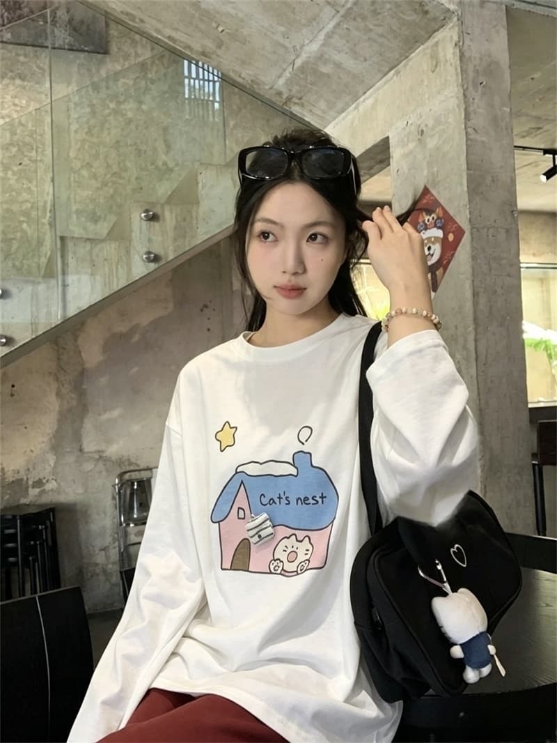 실사 이른 가을 새로운 한국 스타일 귀여운 만화 스프레이 인쇄 긴팔 티셔츠 여성