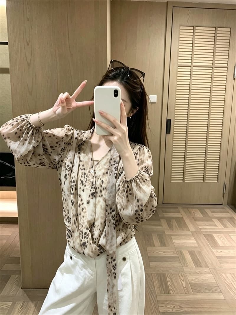 실사 이른 가을 새로운 한국 스타일 행침 목 스트랩 품격 슬림해 보이는 쉬폰 V넥 긴팔 셔츠 여성 레오파드 무늬 셔츠 상세 이미지 8