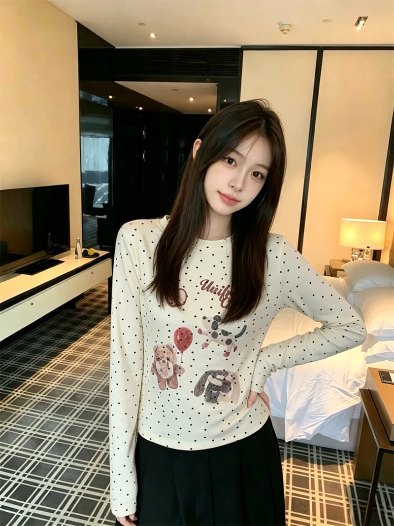 실사 귀여운 만화 작은 곰 스프레이 인쇄 도트 무늬 긴팔 티셔츠 여성 한 부서 ins 이른 가을 새로운 긴팔 밑바닥