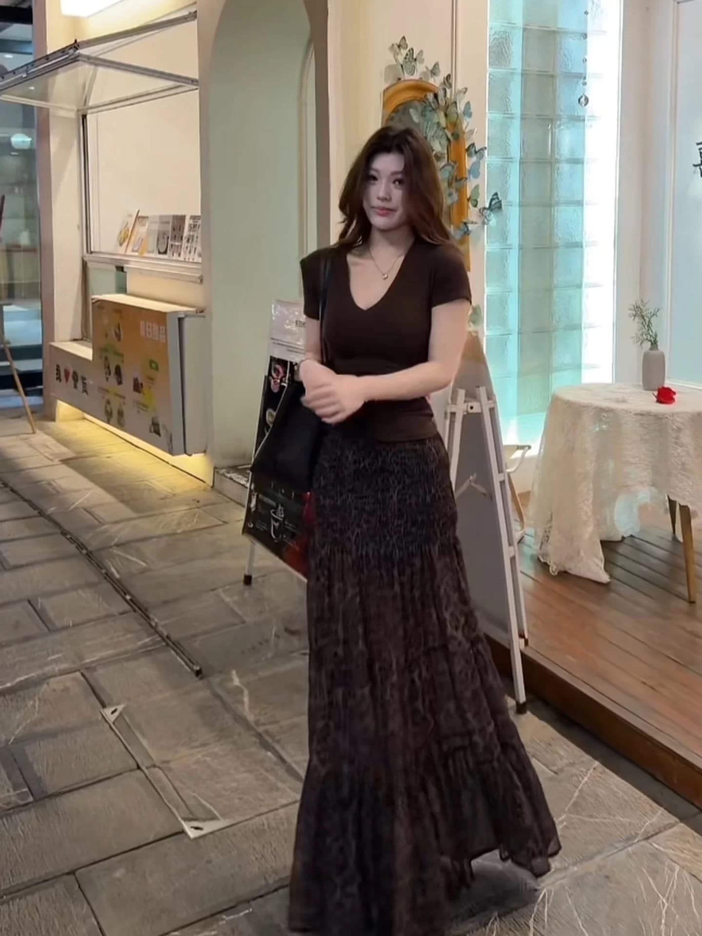 프랑스식 세트 배합하다 염색 주름 레오파드 무늬 프린트 세련된 다용도 캐주얼 반신 스커트 코디 V넥 반팔 맨위 여성 이미지 3