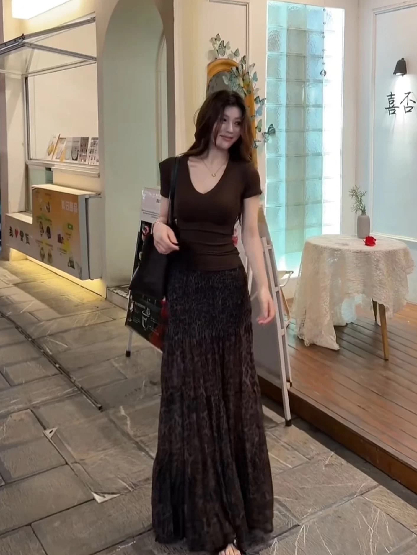 프랑스식 세트 배합하다 염색 주름 레오파드 무늬 프린트 세련된 다용도 캐주얼 반신 스커트 코디 V넥 반팔 맨위 여성 상세 이미지 5