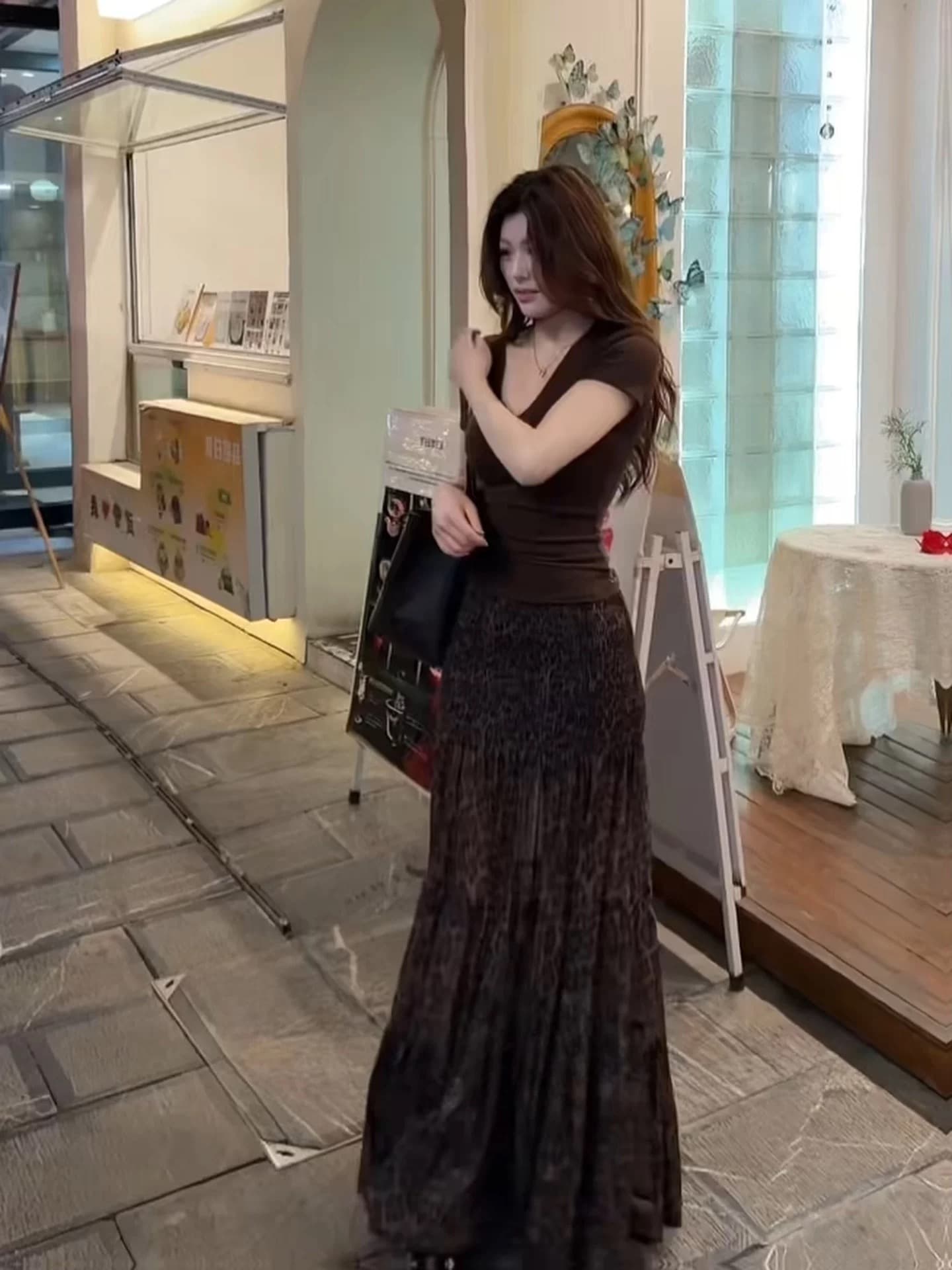 프랑스식 세트 배합하다 염색 주름 레오파드 무늬 프린트 세련된 다용도 캐주얼 반신 스커트 코디 V넥 반팔 맨위 여성 상세 이미지 7