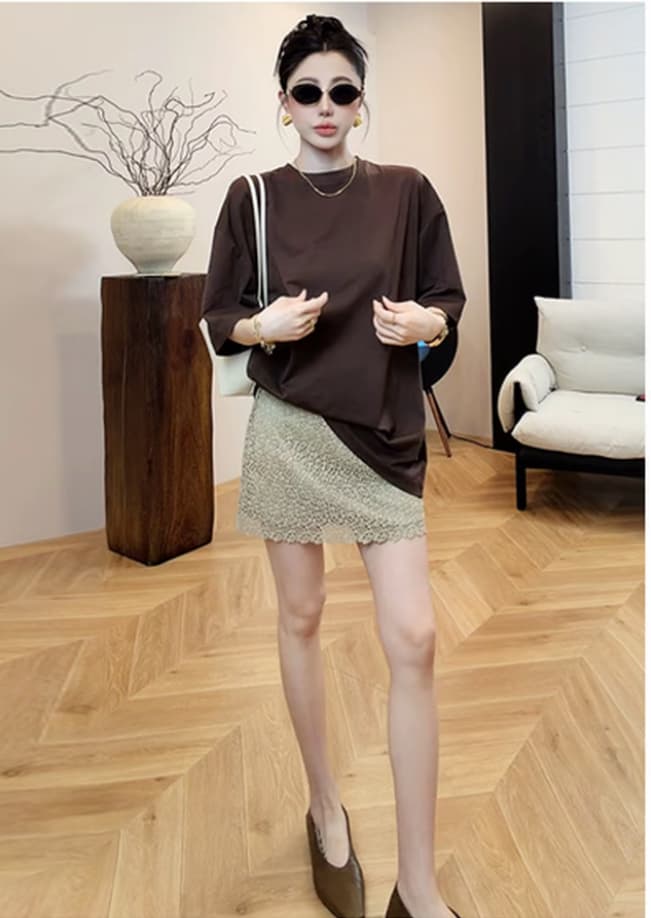 2026 슈퍼 화재 여름 드레스 전체 집합 한 부서 느슨함 느긋한 바람 루즈핏 라운드 넥 반팔 티셔츠 레이스 반 스커트 세트 상세 이미지 3