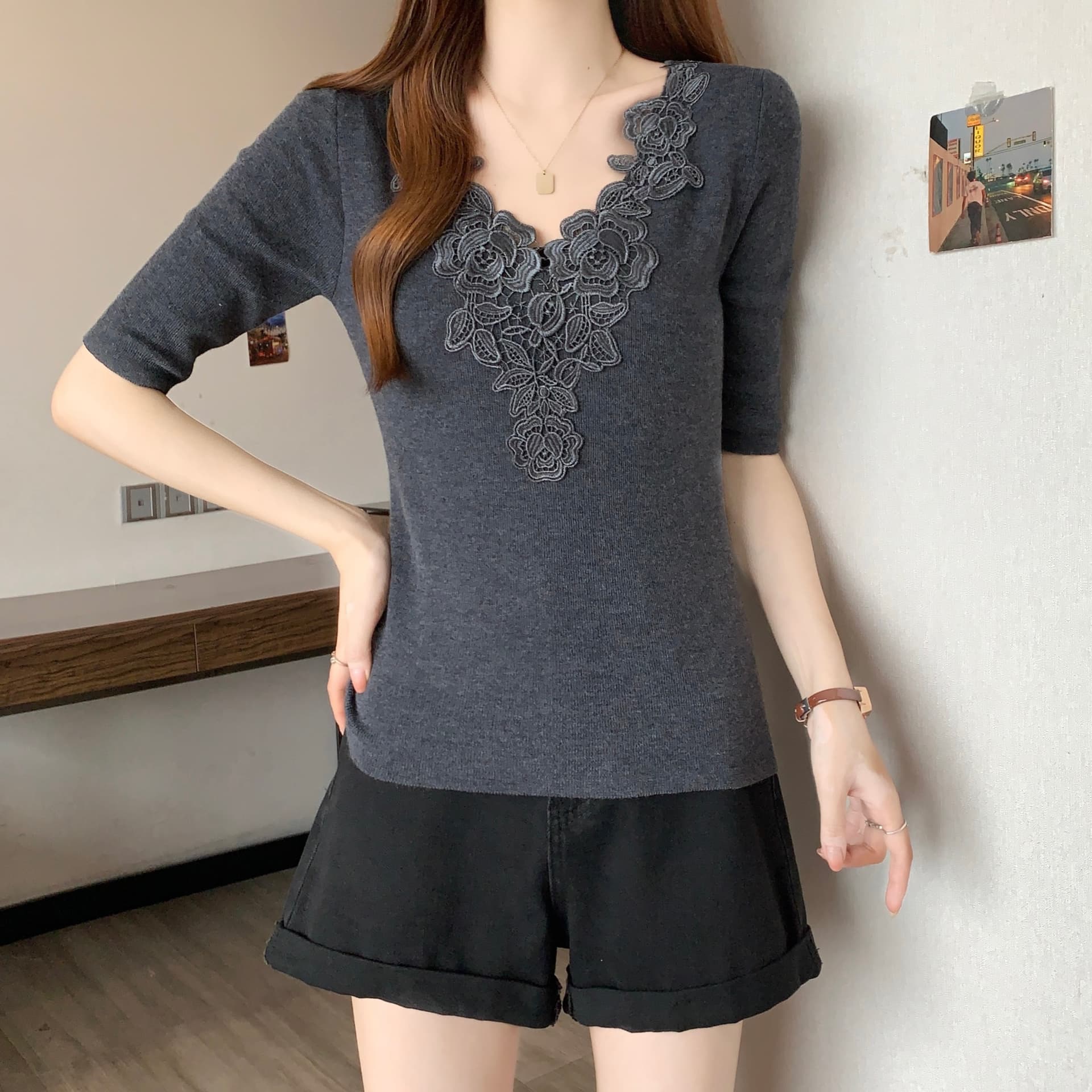 프랑스식 품격 V넥 5 점 소매 짠 셔츠 여성 여름 새로운 몸매 가꾸기 슬림해 보이는 다용도 레이스 작은 셔츠 아름다운 맨위 상세 이미지 2