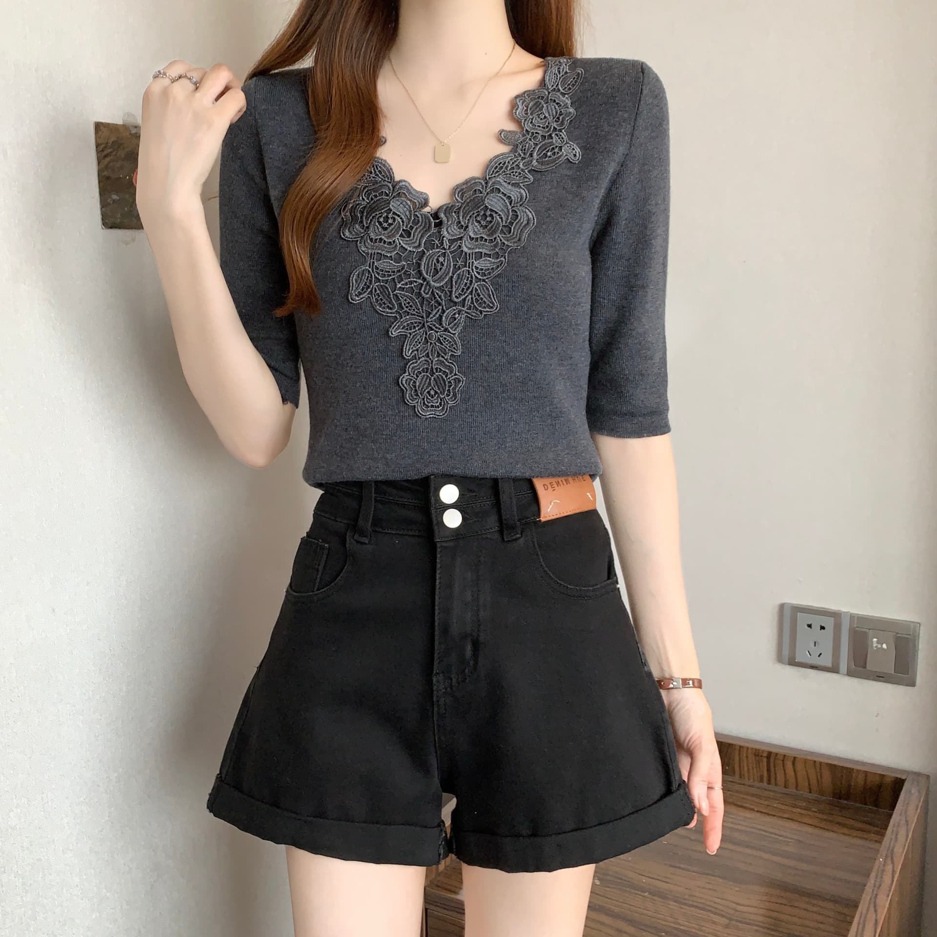 프랑스식 품격 V넥 5 점 소매 짠 셔츠 여성 여름 새로운 몸매 가꾸기 슬림해 보이는 다용도 레이스 작은 셔츠 아름다운 맨위 상세 이미지 9