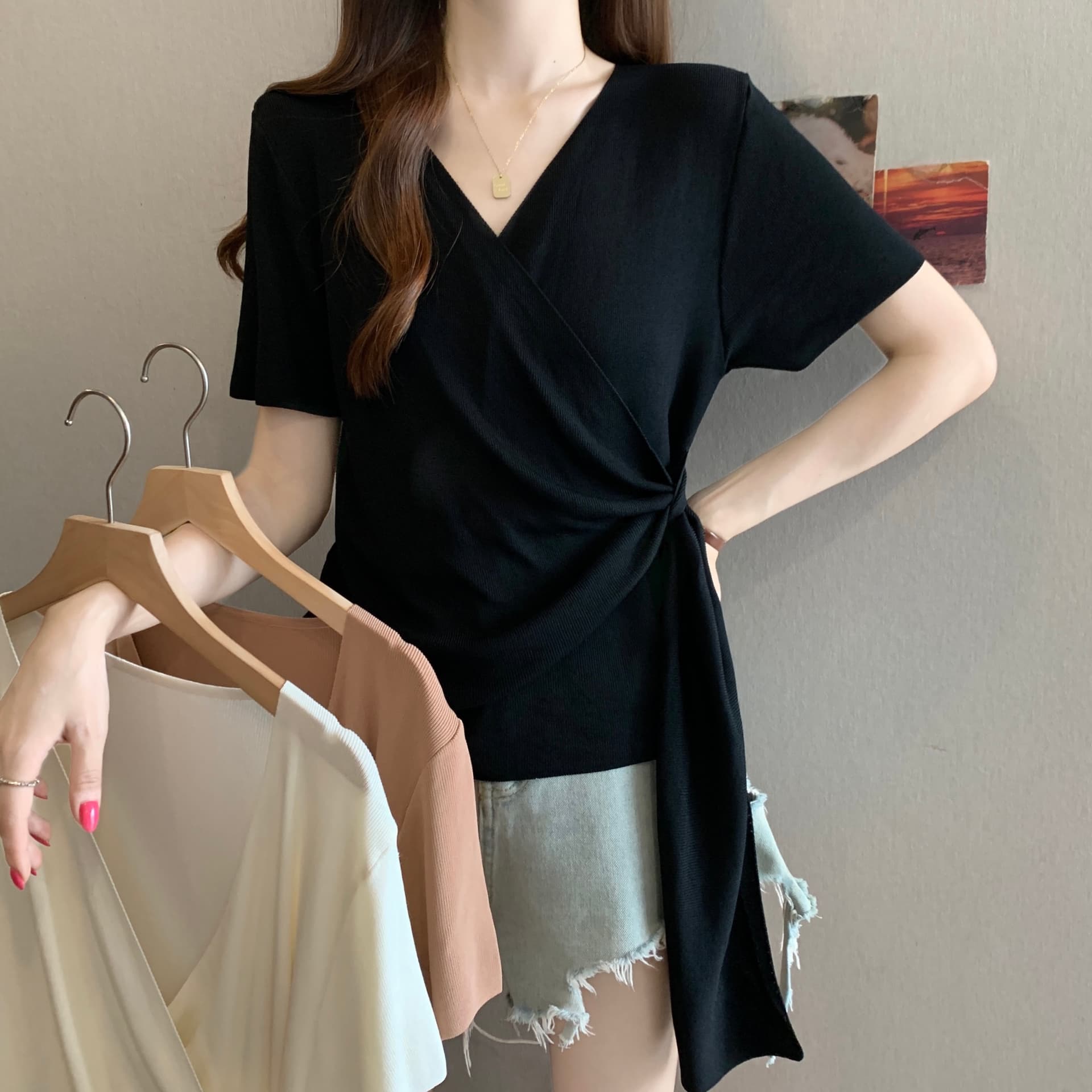 불규칙 반팔 티셔츠 여성 여름 디자인 센스 허리 수축 슬림해 보이는 외국 가스 연령 감소 얼음 실크 니트 스웨터 스트랩 맨위 상세 이미지 3