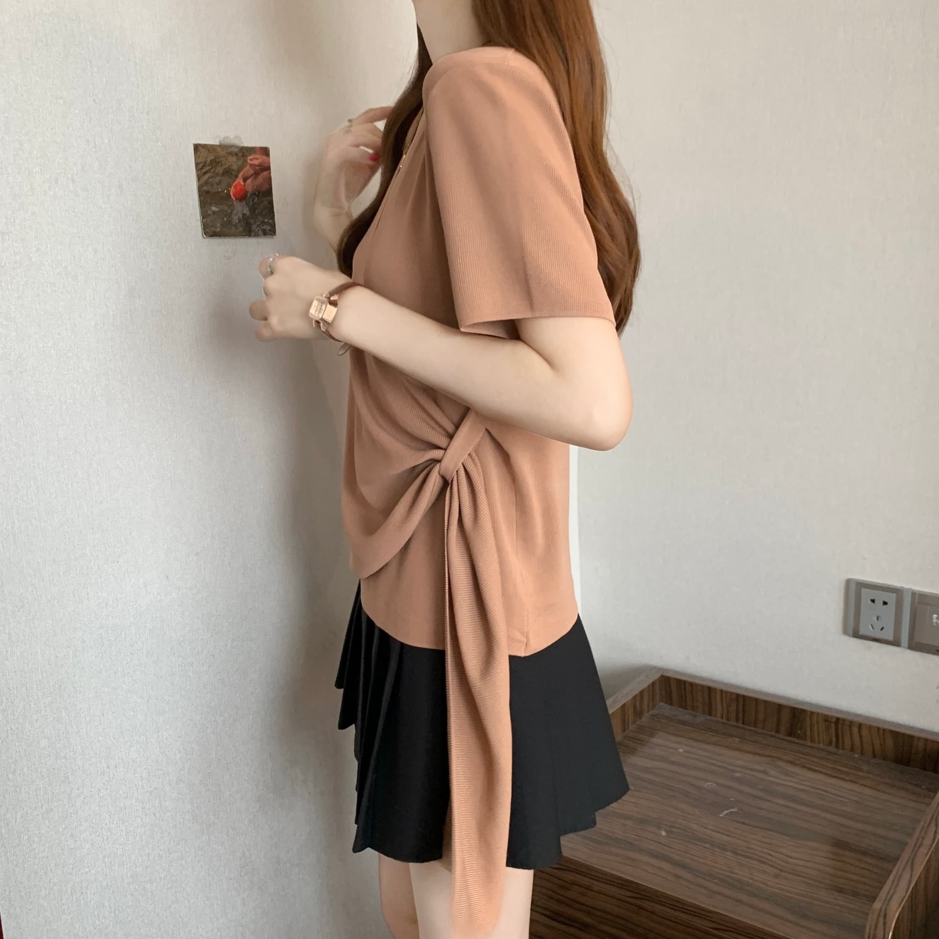 불규칙 반팔 티셔츠 여성 여름 디자인 센스 허리 수축 슬림해 보이는 외국 가스 연령 감소 얼음 실크 니트 스웨터 스트랩 맨위 상세 이미지 7