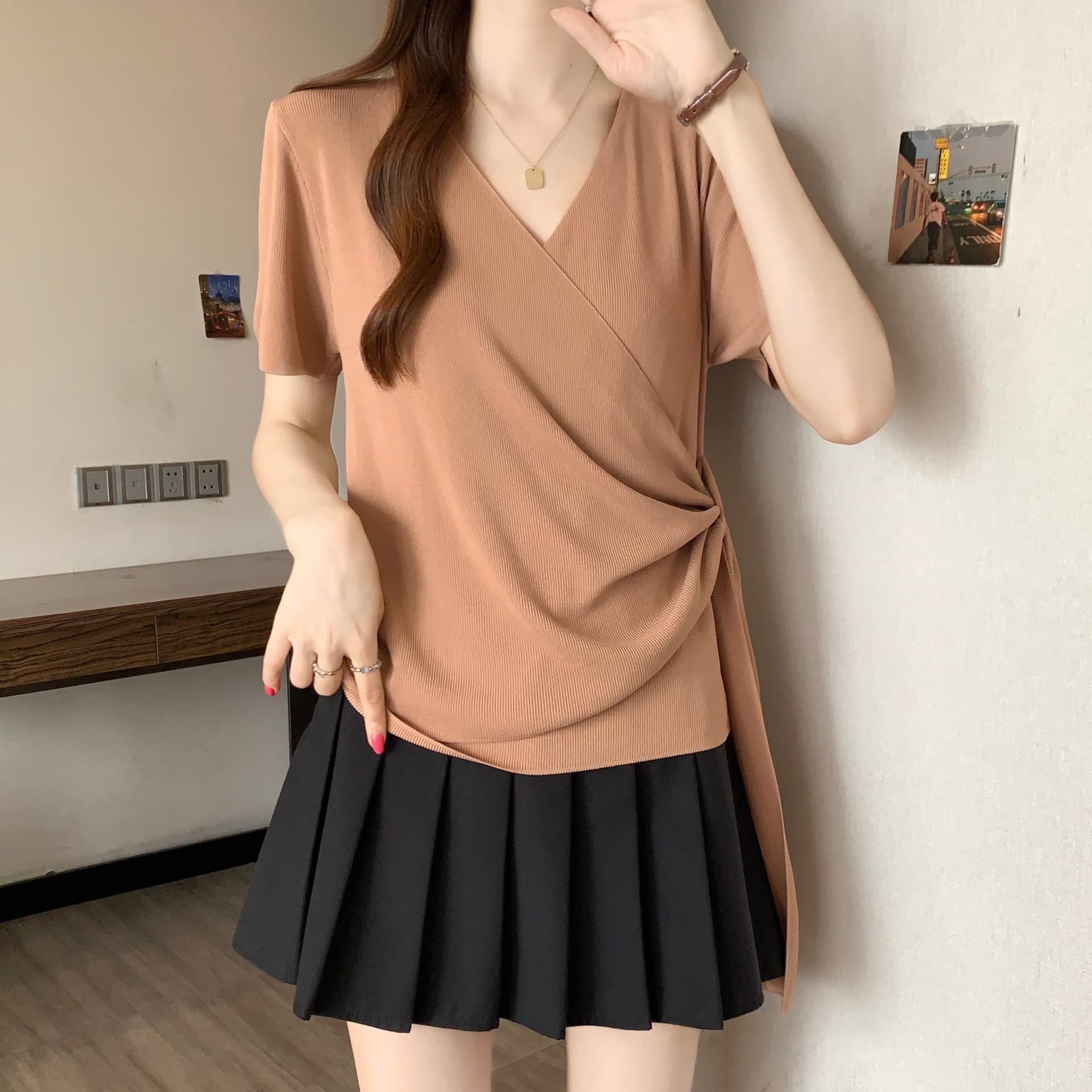 불규칙 반팔 티셔츠 여성 여름 디자인 센스 허리 수축 슬림해 보이는 외국 가스 연령 감소 얼음 실크 니트 스웨터 스트랩 맨위 상세 이미지 20