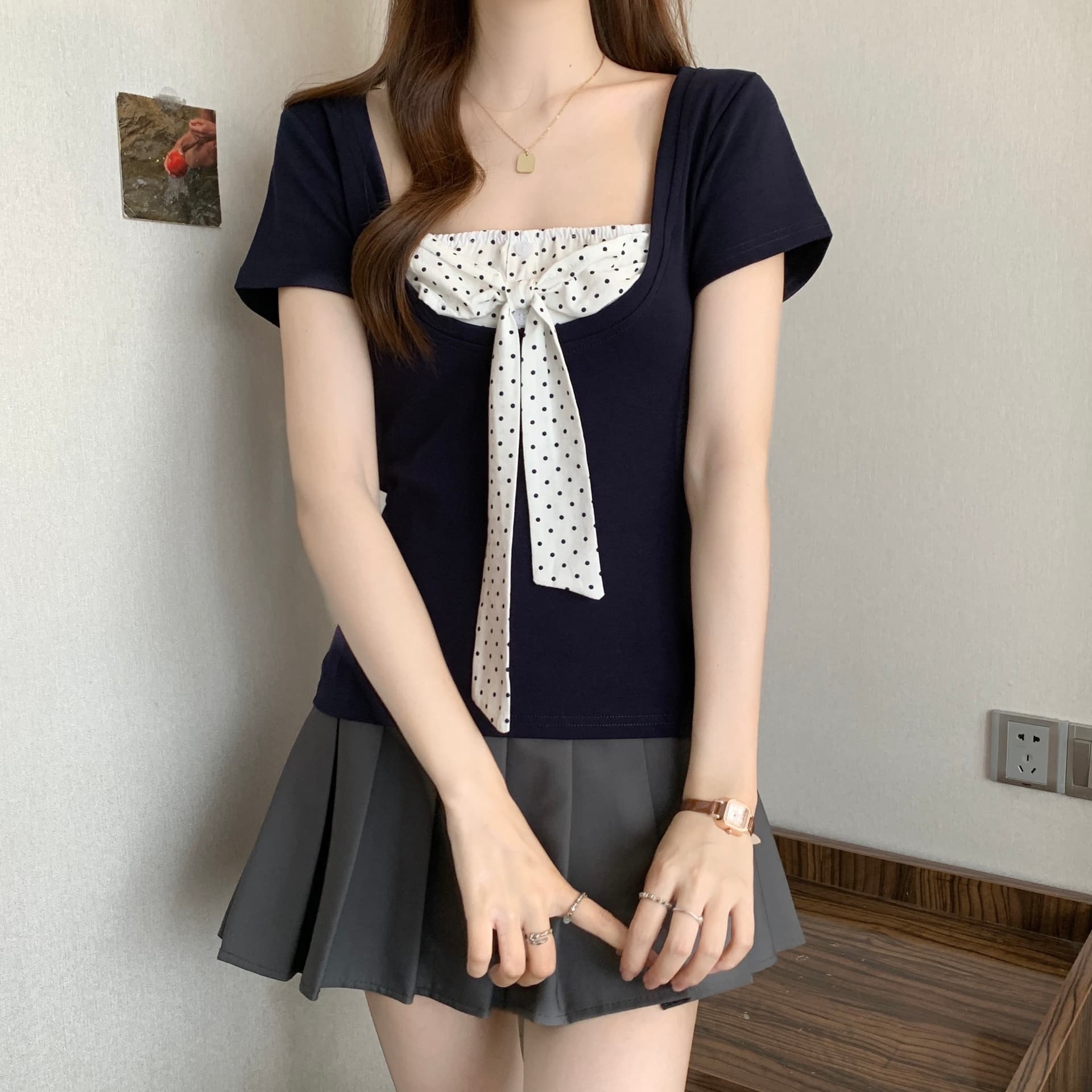 배색 페이크 레이어드 광장 칼라 반팔 티셔츠 여성 봄 도트 무늬 나비 매듭 연령 감소 맨위 슬림해 보이는 상세 이미지 10